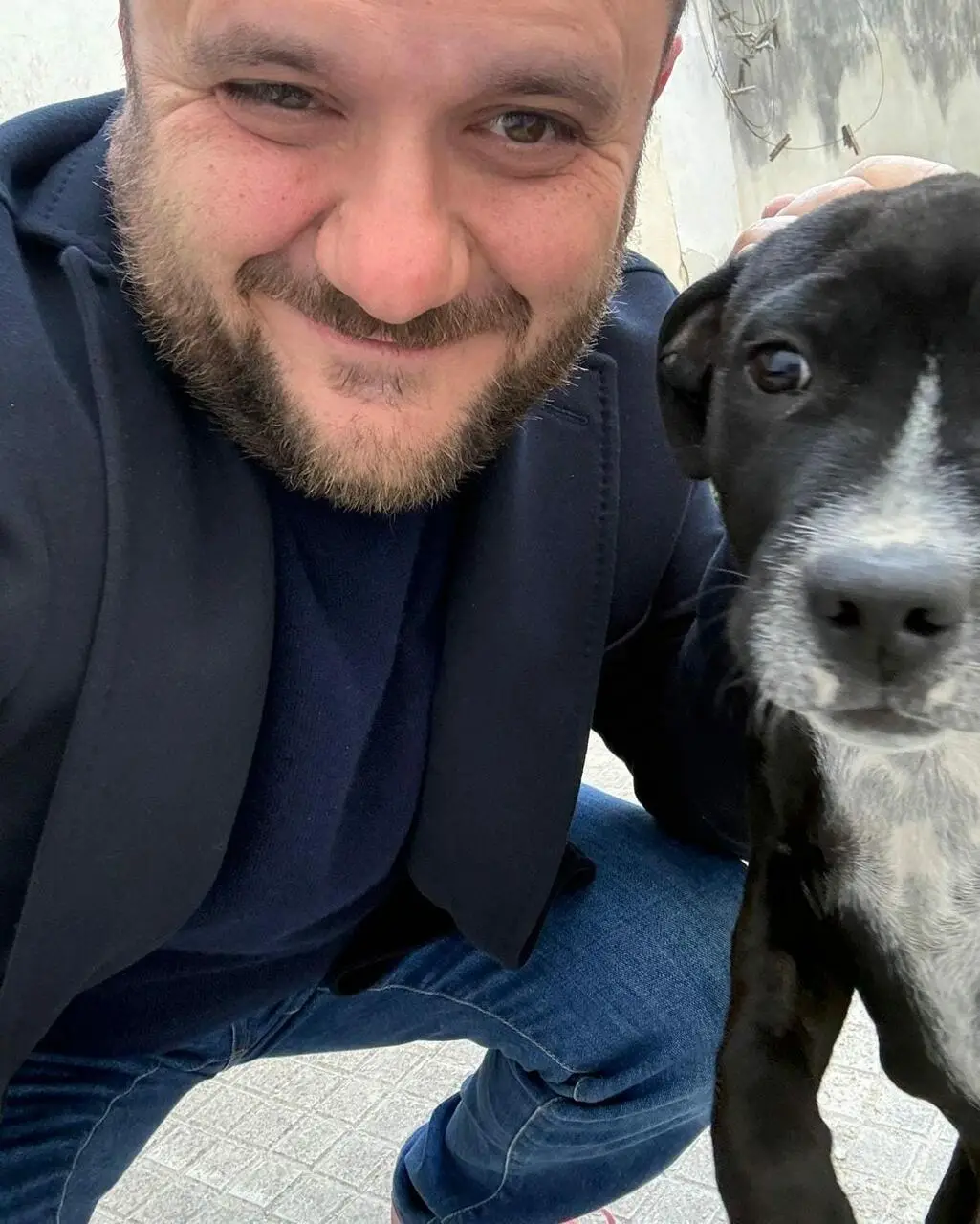 Il sindaco di Nardò Pippi Mellone con un cane