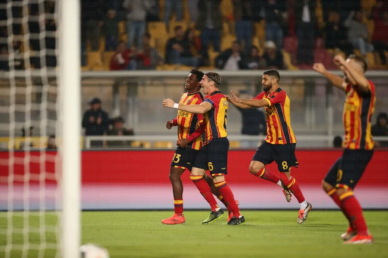lecce-verona dorgu baschirotto rafia esultano dopo il gol