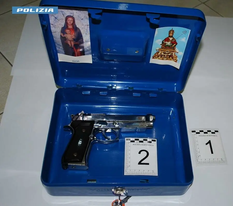 pistola giocattolo sequestrata