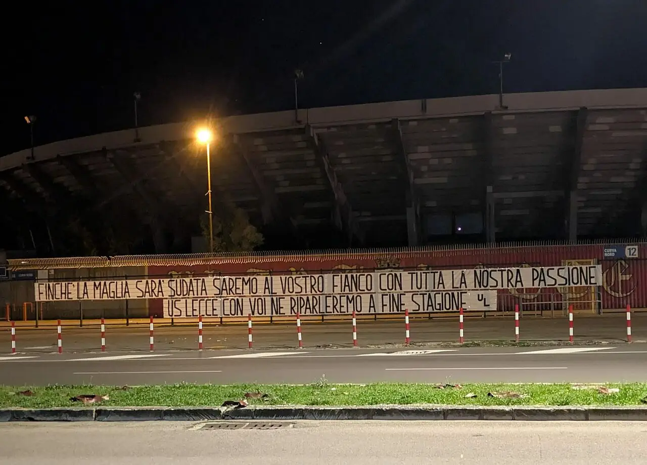 striscione ultrà lecce