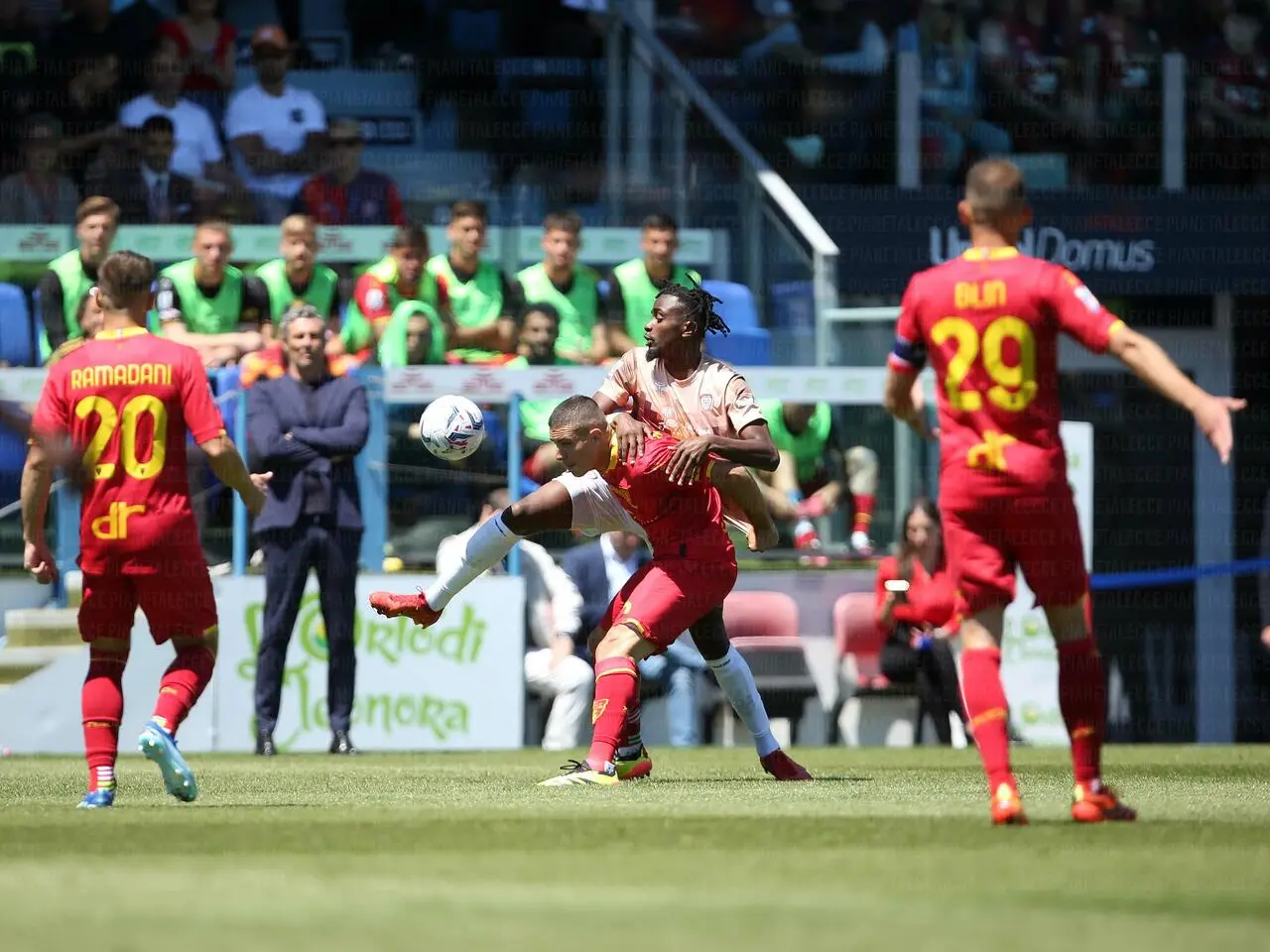 Krstovic affronta Makoumbou