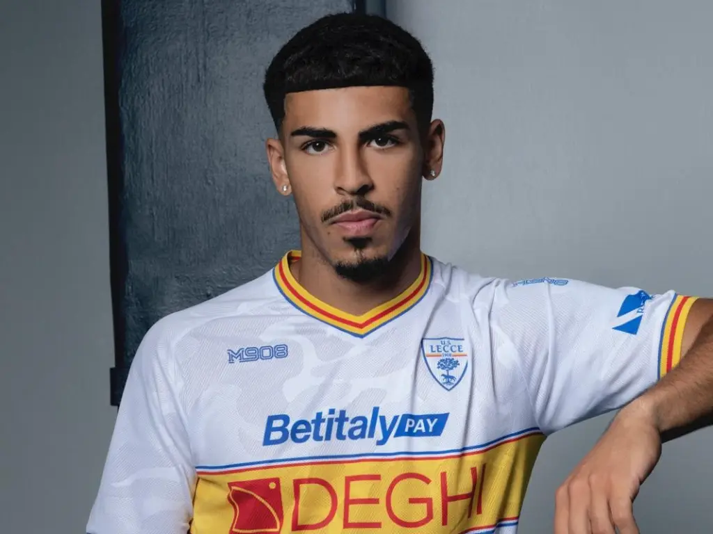 danilo-veiga-indossa-la-seconda-maglia-lecce