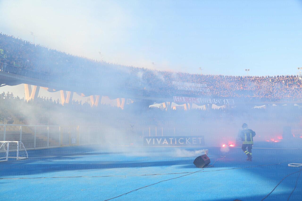 fumogeni curva nord
