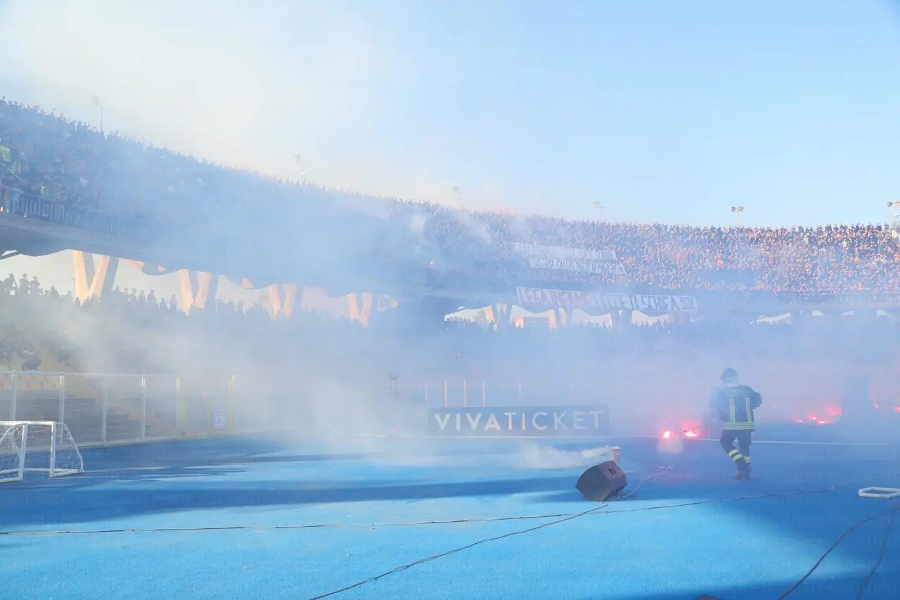 fumogeni curva nord