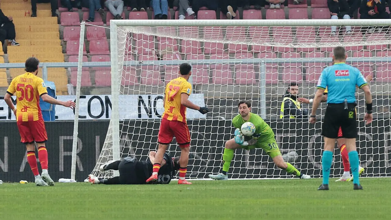 lecce cremonese-falcon-arbitro-sozza