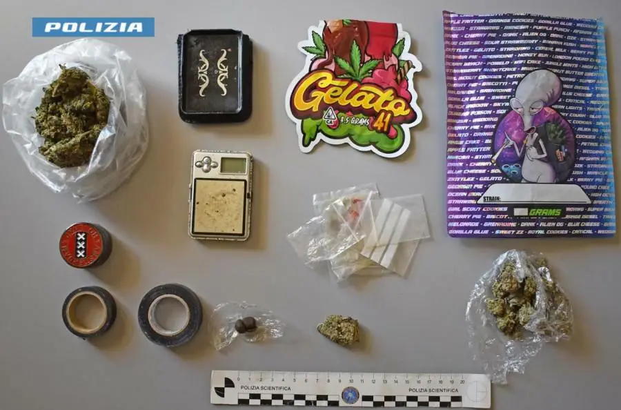 l'hashish ed il bilancino trovati