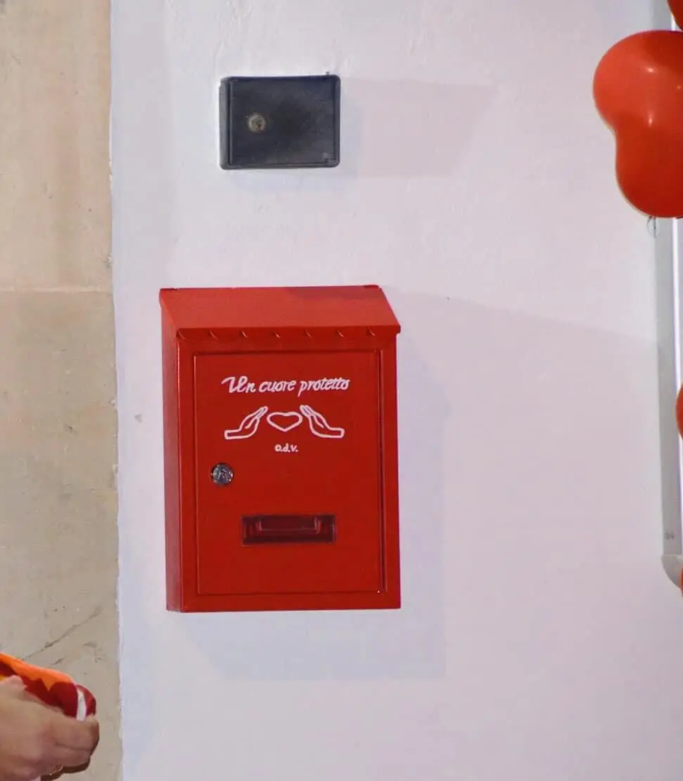 cassetta rossa