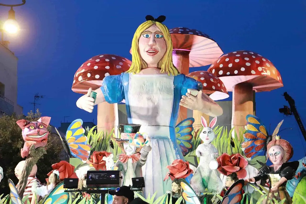 carri di carnevale a gallipoli