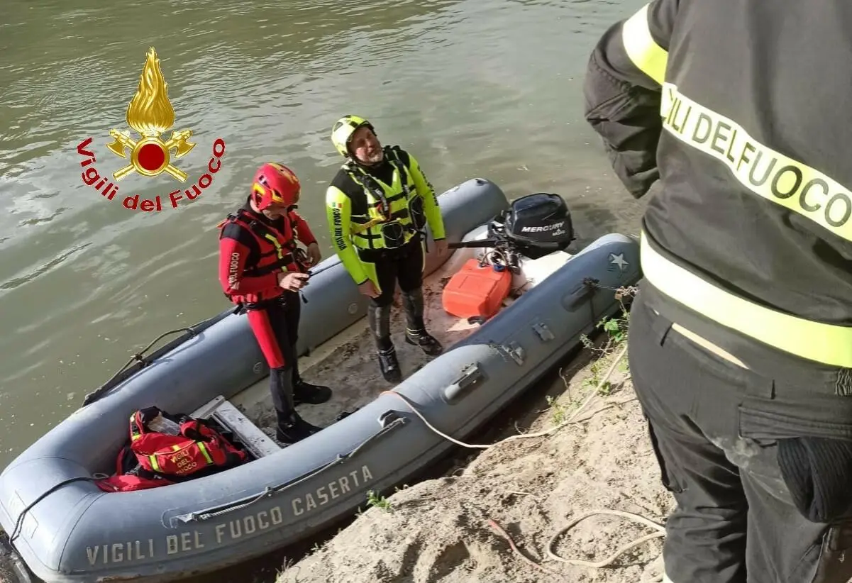 I vigili del fuoco nel Volturno