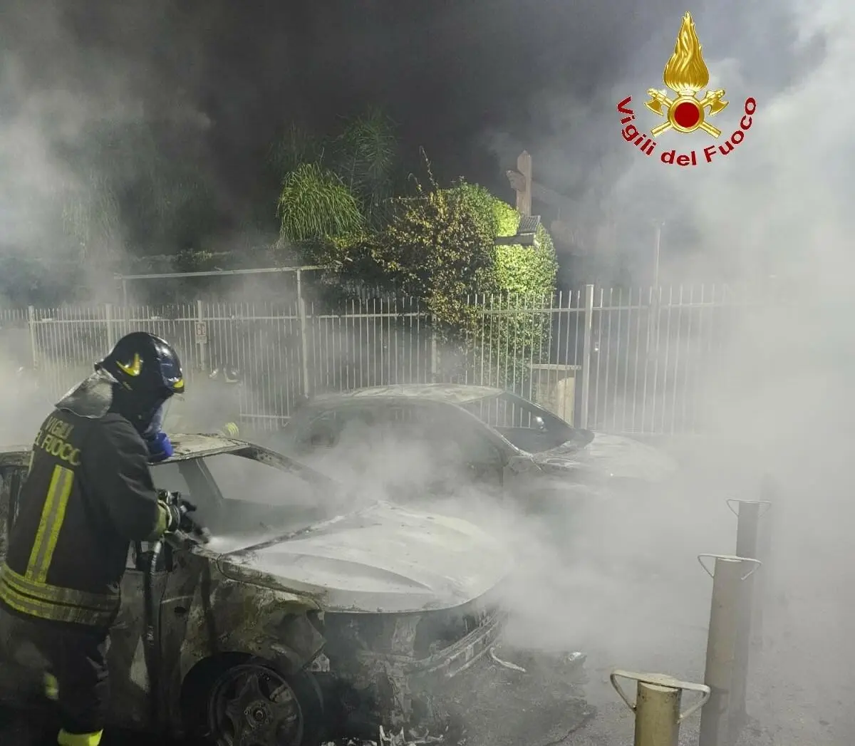 Auto distrutte dalle fiamme