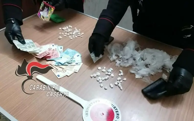 La droga e i soldi sequestrati