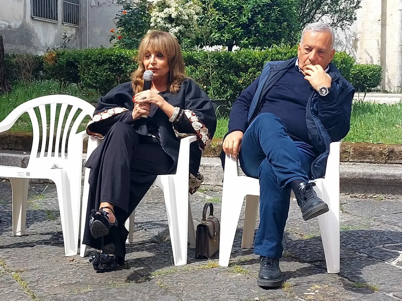 La consigliera regionale Maria Luigia Iodice e il sindaco Antonio Trombetta durante l'incontro di stamattina in occasione dei festeggiamenti del 25 aprile