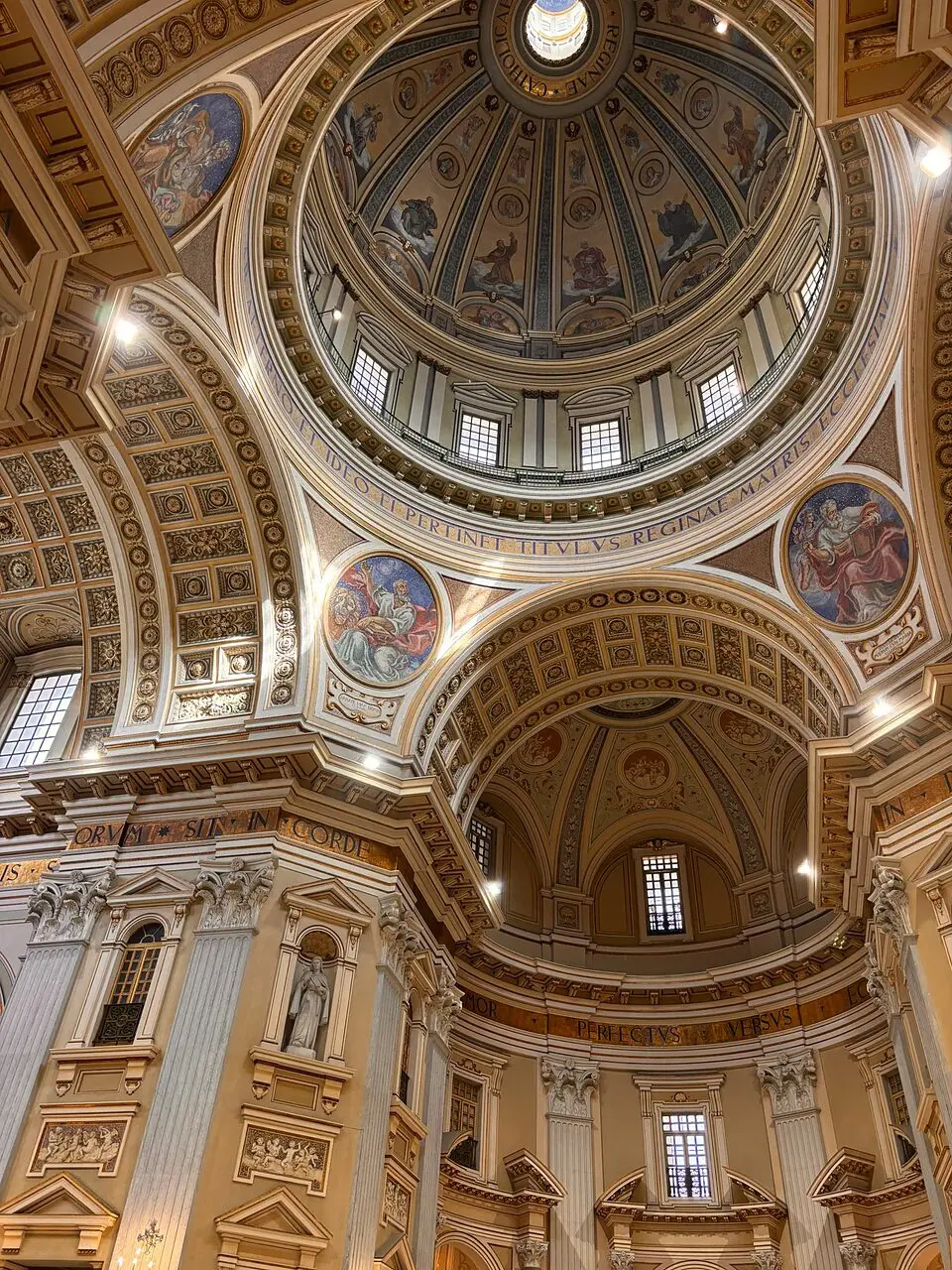 La basilica Pontificia Minore di Santa Maria Incoronata Madre del Buon Consiglio
