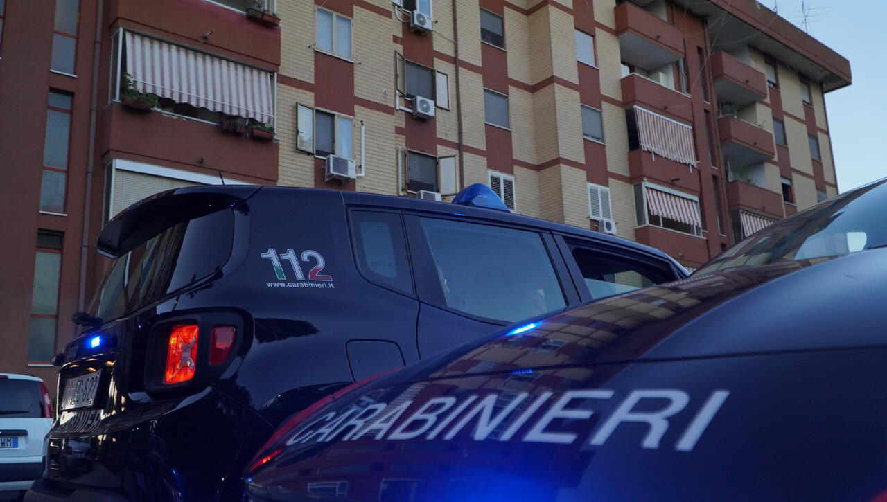 Blitz dei carabinieri nel rione Iacp