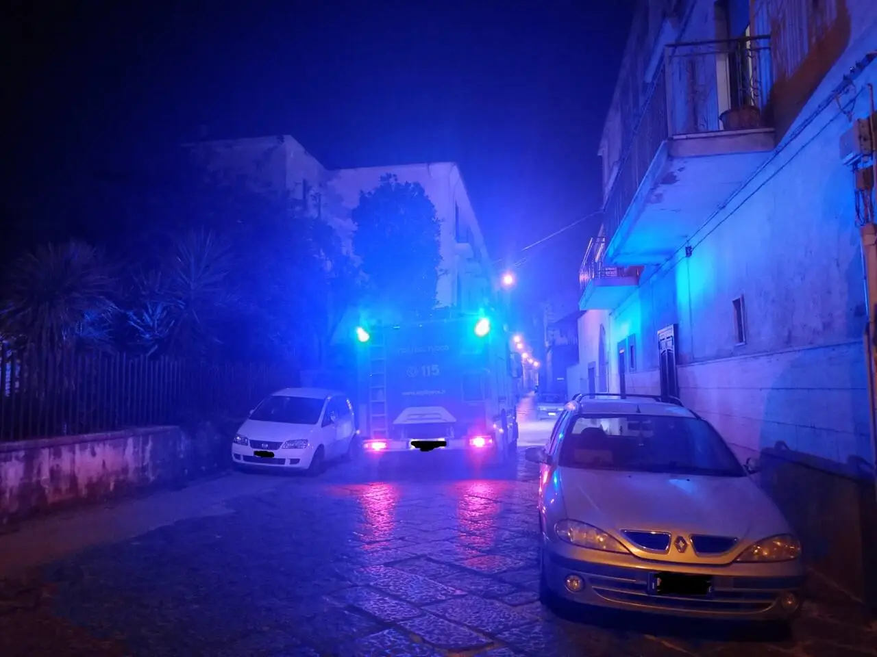 L'arrivo dei vigili del fuoco