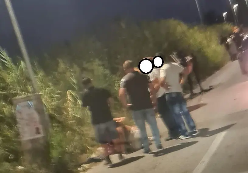 La donna cade da cavallo e si ferisce