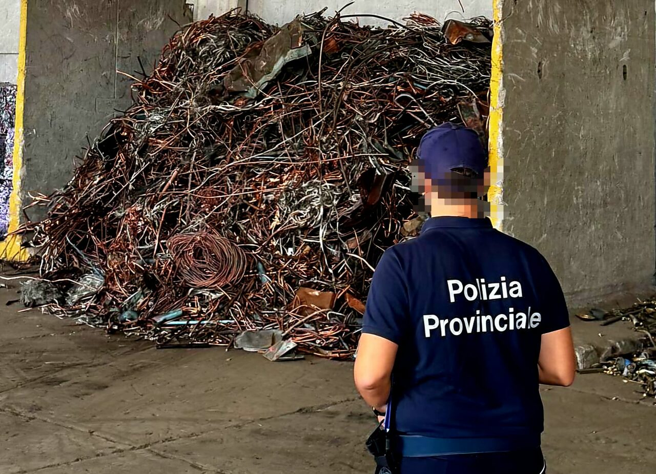 Blitz della polizia provinciale a Vitulazio