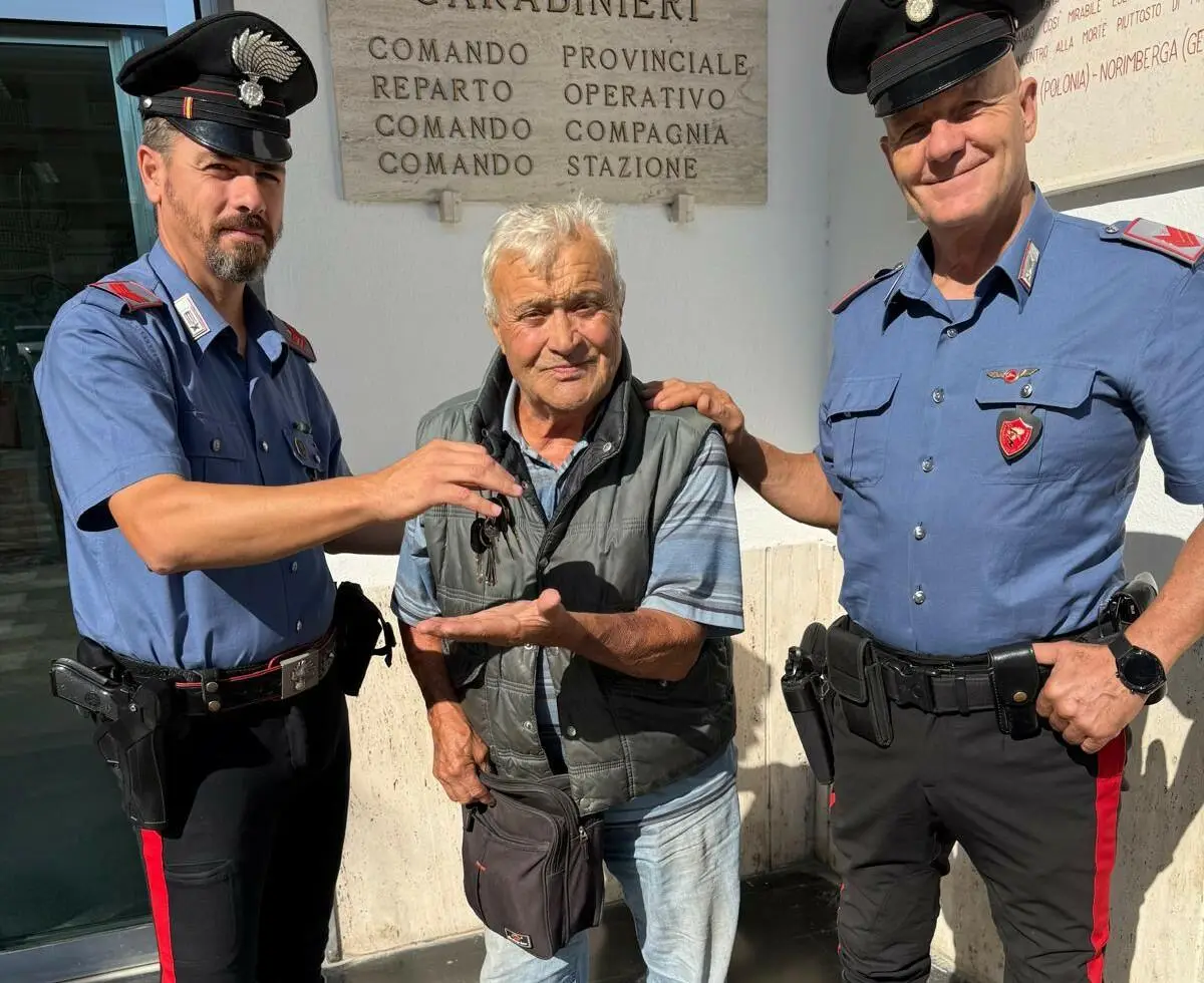 Anziano ringrazia i carabinieri