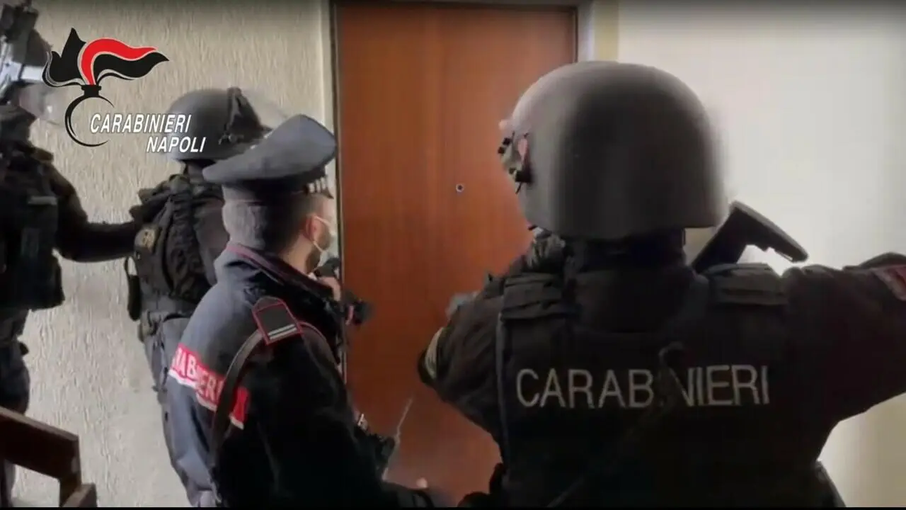 Il blitz dei carabinieri