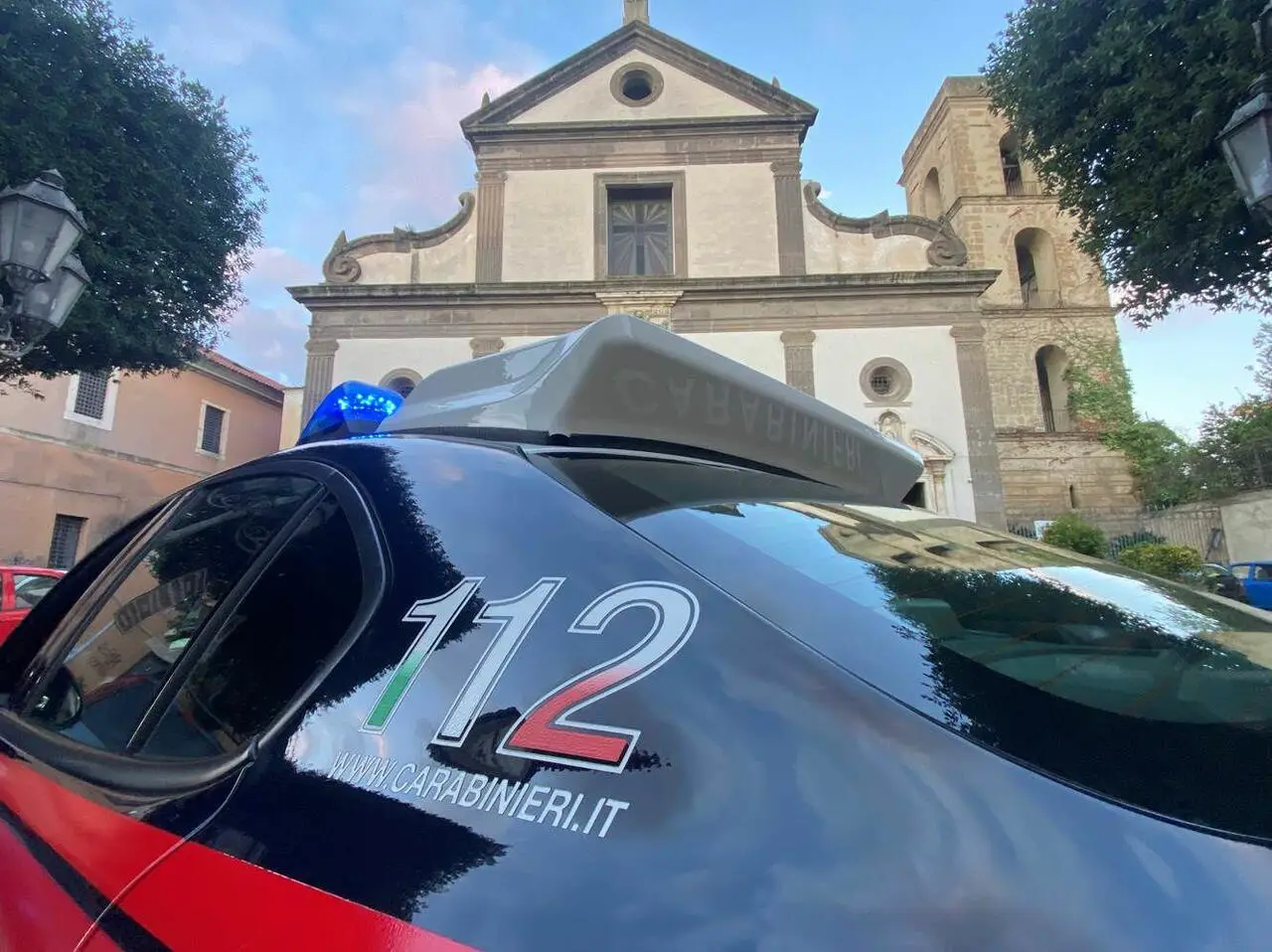 Carabinieri in azione in via Cornato