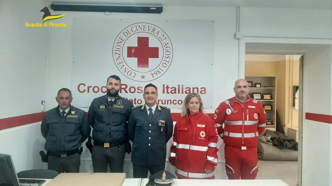 La Guardia di Finanza dona il carburante