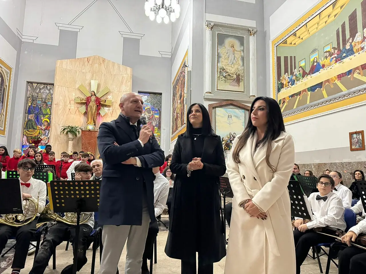 Il sindaco Nuzzo, l'assessore Martinisi e la dirigente scolastica