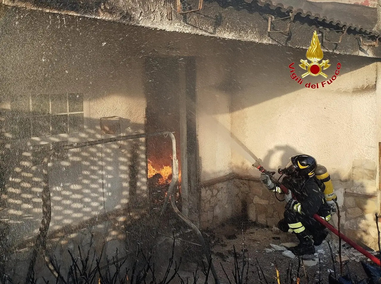 L'incendio nel residence a Galluccio