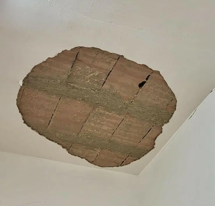 L'intonaco ceduto in classe