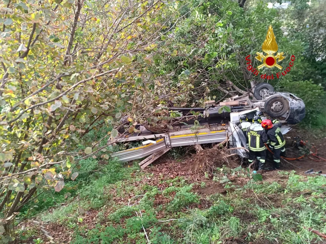 Il furgone ritrovato sotto al cavalcavia