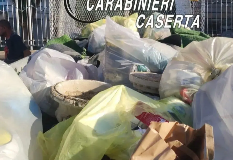 Sequestrato autocarro di rifiuti speciali