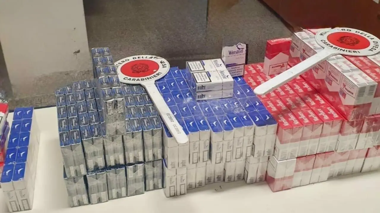Le sigarette sequestrate dai carabinieri