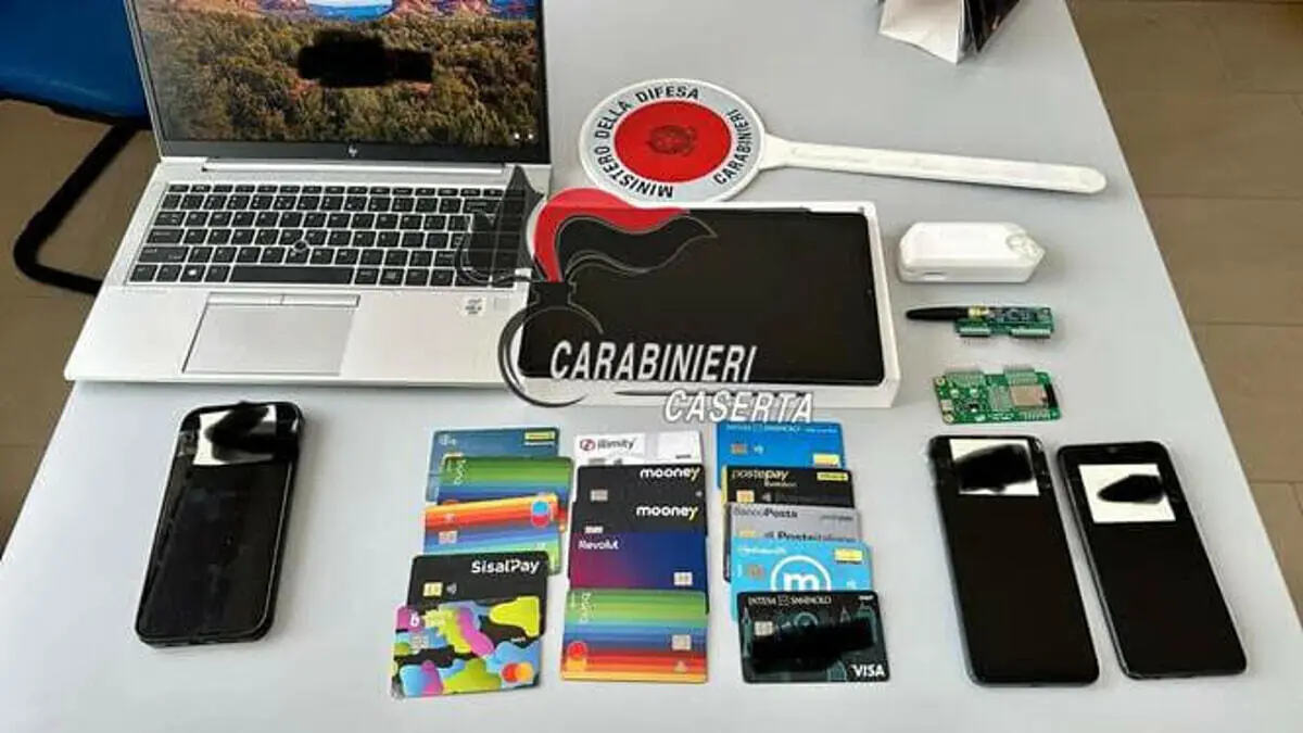 Il materiale sequestrato dai carabinieri