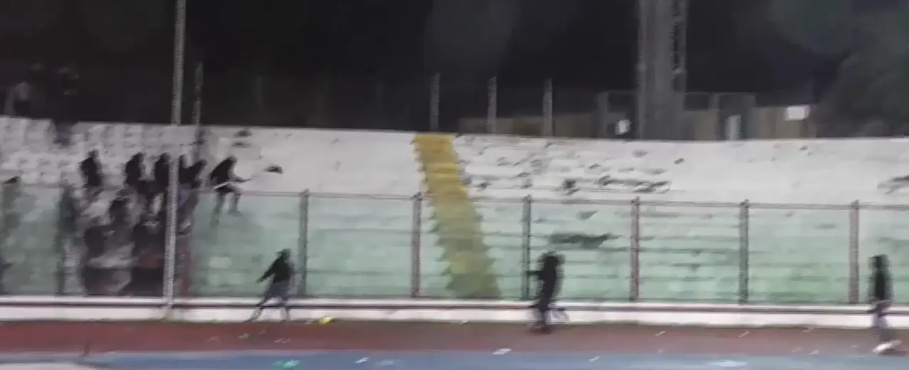 Un momento degli scontri tra di Casertana e Foggia