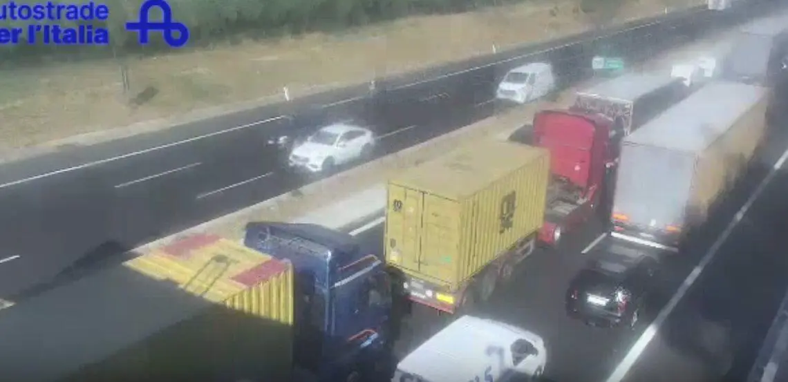 Code in autostrada tra Capua e Caianello