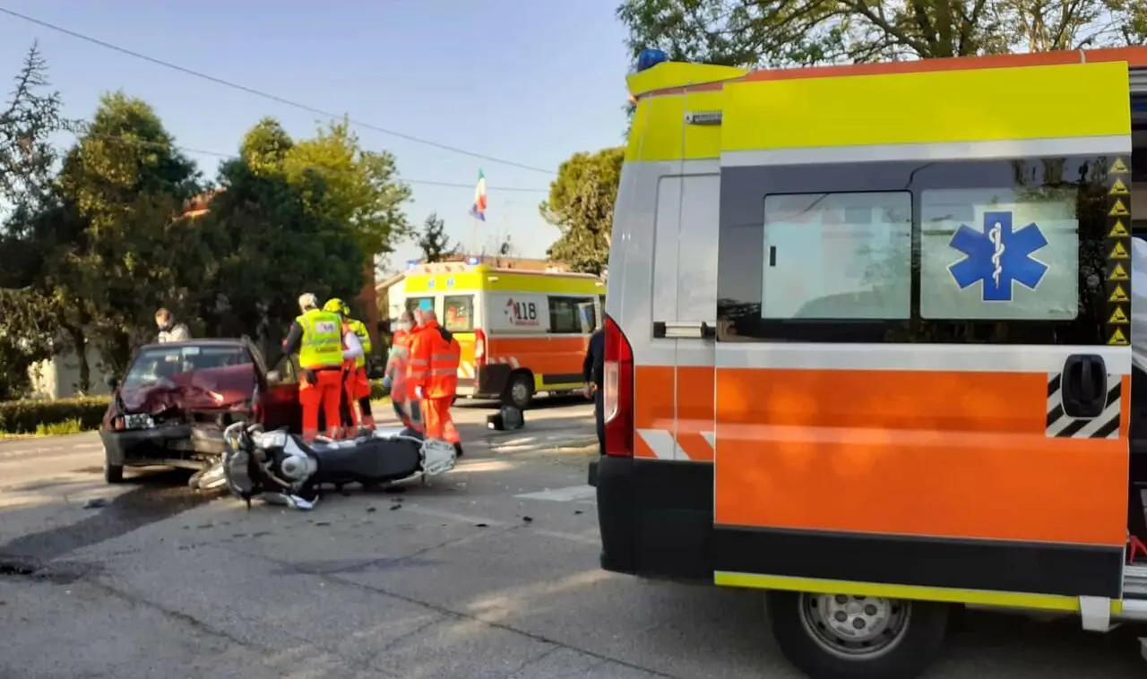 Incidente sulla Provinciale: auto contro moto