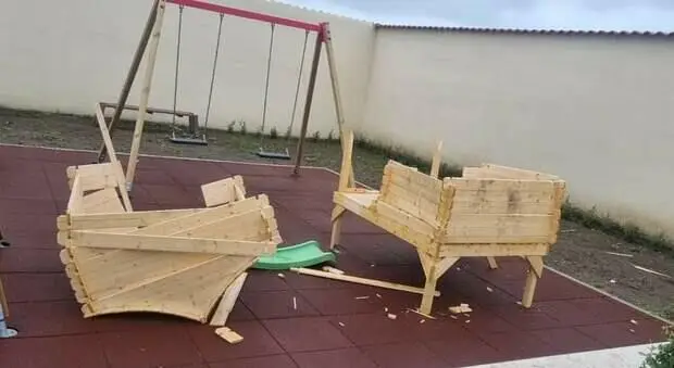 Vandalizzata piazza a Casal di Principe