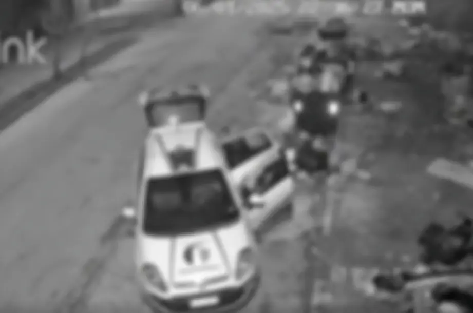 Auto vigilanza beccata a sversare rifiuti