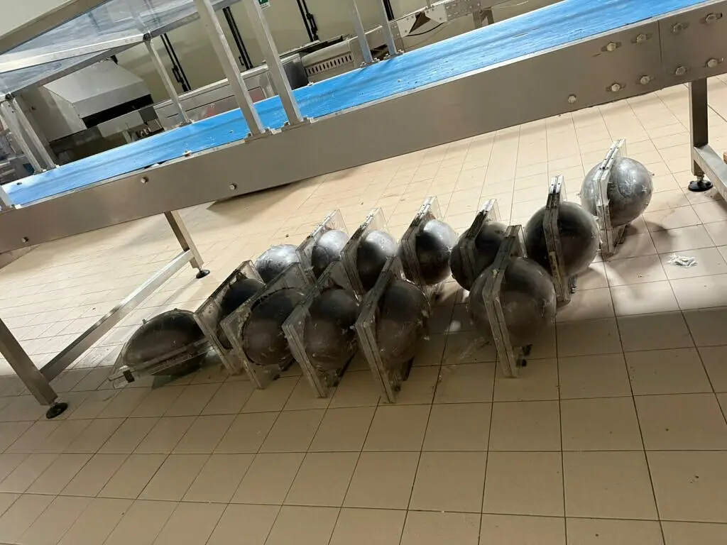 Uova di Pasqua con i vermi