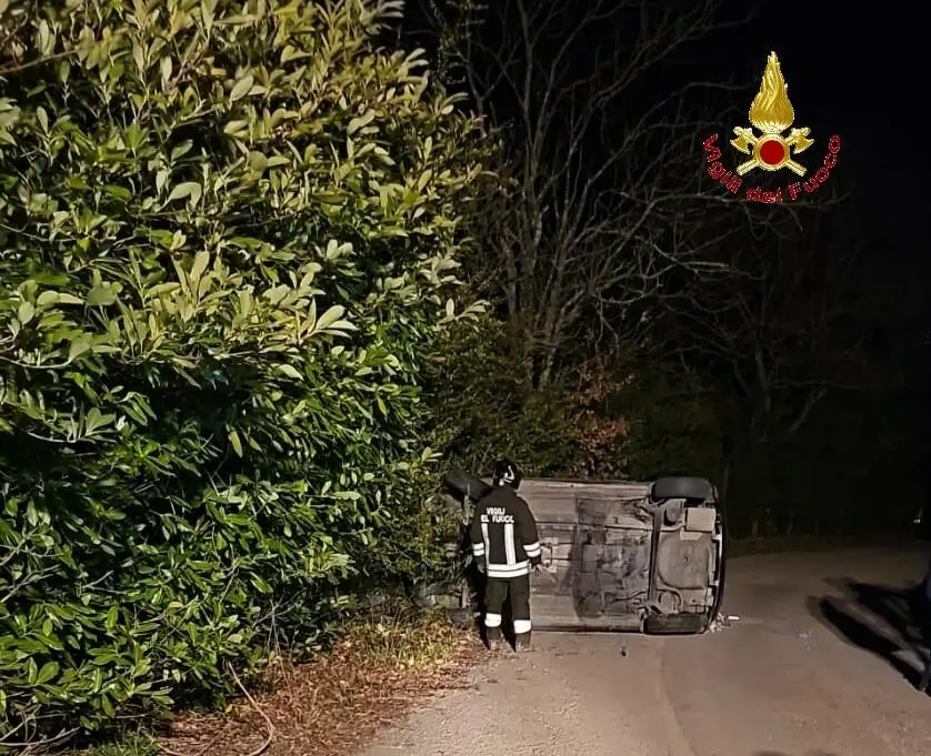 Auto ribaltata sulla Provinciale