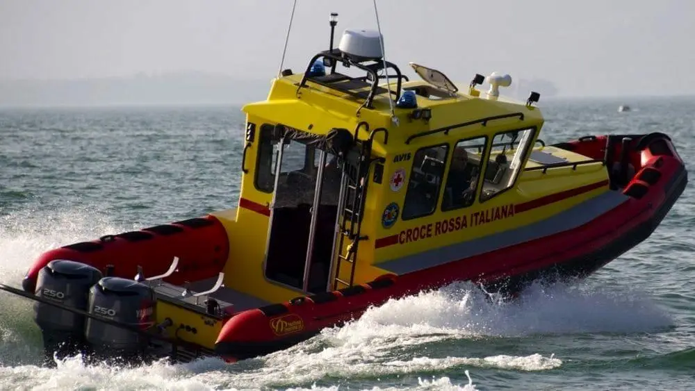 Soccorsa dall'idroambulanza