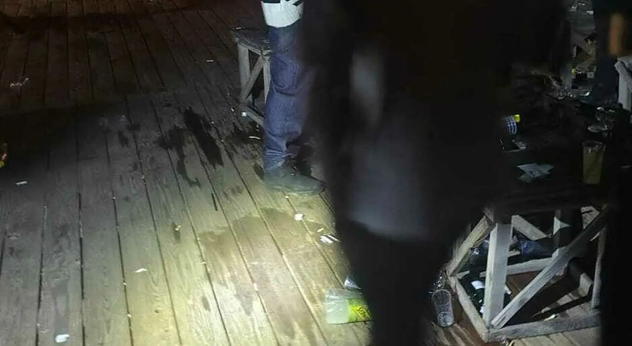 Un momento della rissa di stasera sul litorale domizio