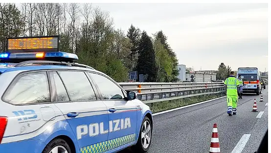 Polizia stradale e 118 sull'incidente