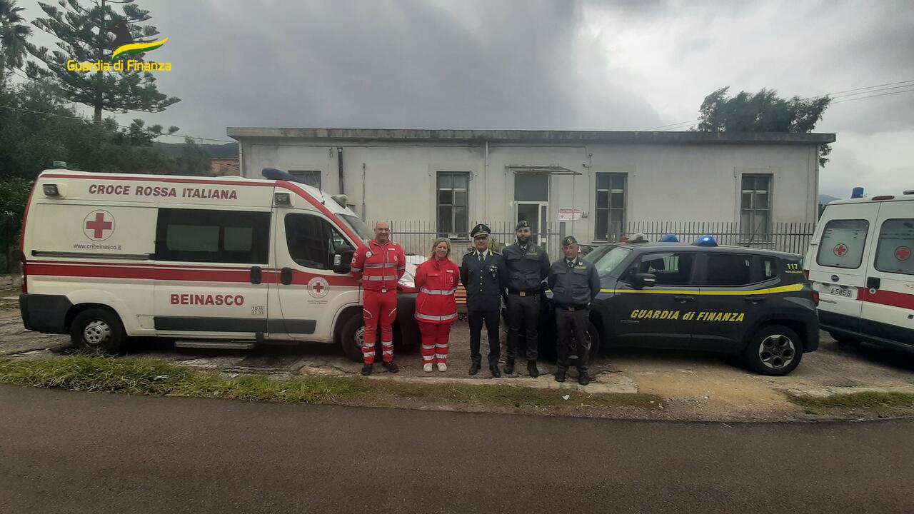 La Guardia di Finanza dona gasolio alla Croce Rossa