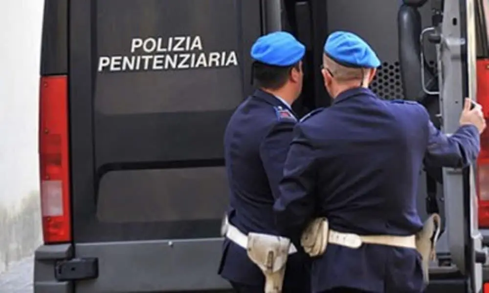 Gli agenti della polizia penitenziaria