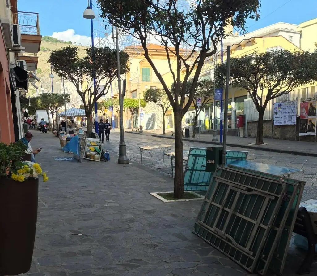 Le bancarelle sul corso I Ottobre a Maddaloni