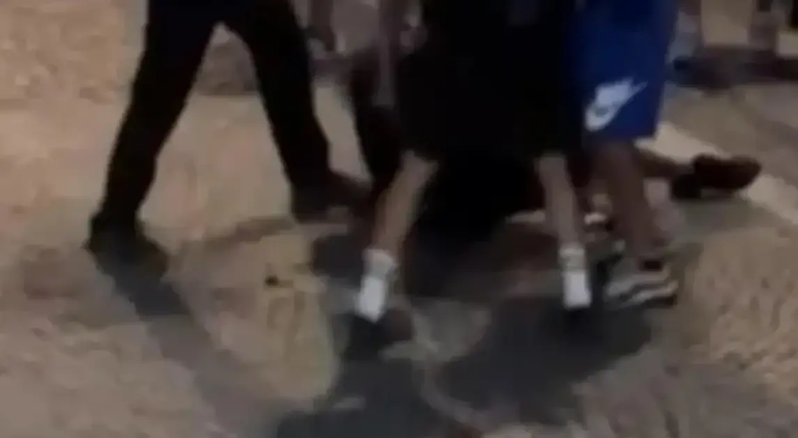 La rissa scoppiata in piazza Villa
