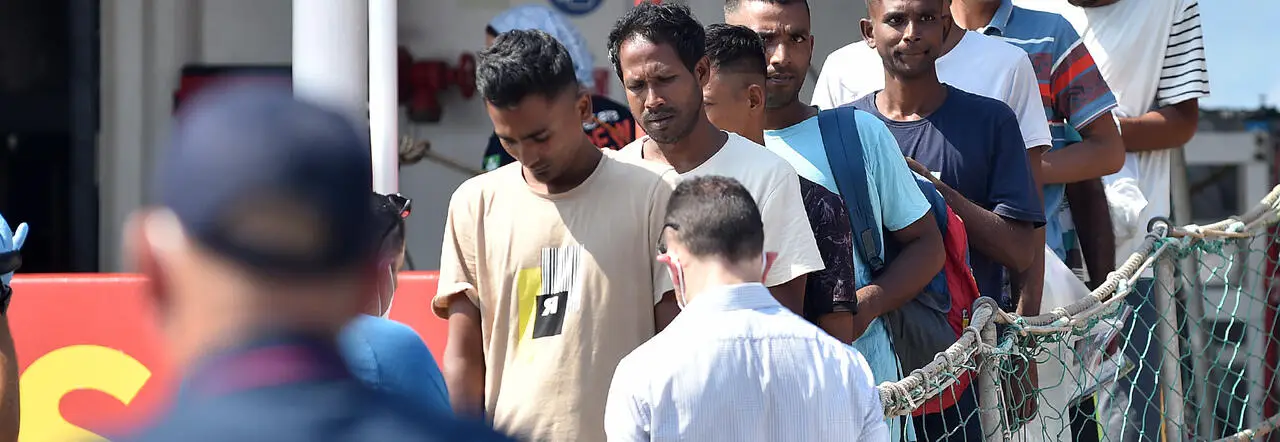 Documenti falsi ai migranti: blitz nel Casertano