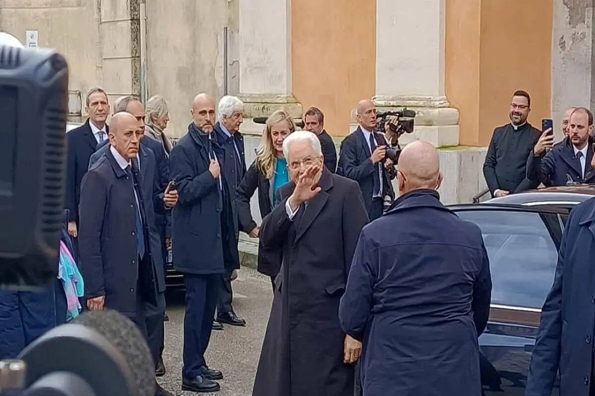 Il Presidente all'esterno della chiesa di San Francesco di Paola