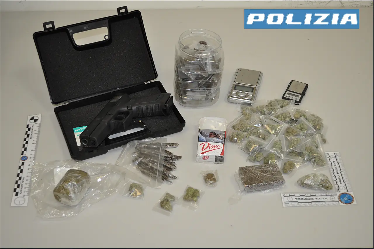 Sequestrati droga e pistola
