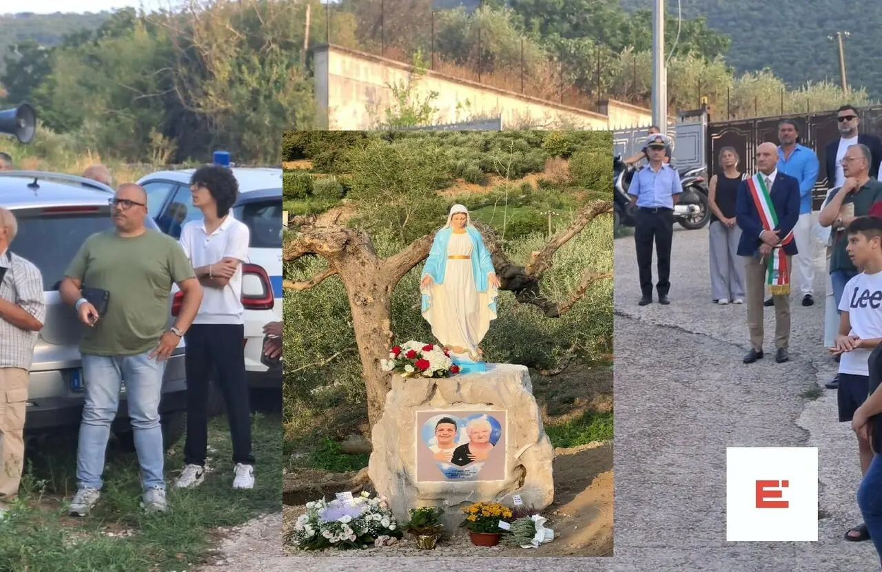 Un momento della cerimonia di oggi a San Felice a Cancello